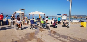 Personas con discapacidad claman contra la “dejadez” del Ayuntamiento de Palma para eliminar las barreras en las playas del municipio